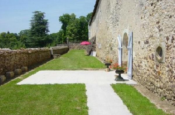 Chateau De Beaujeu Sens-Beaujeu Exterior foto