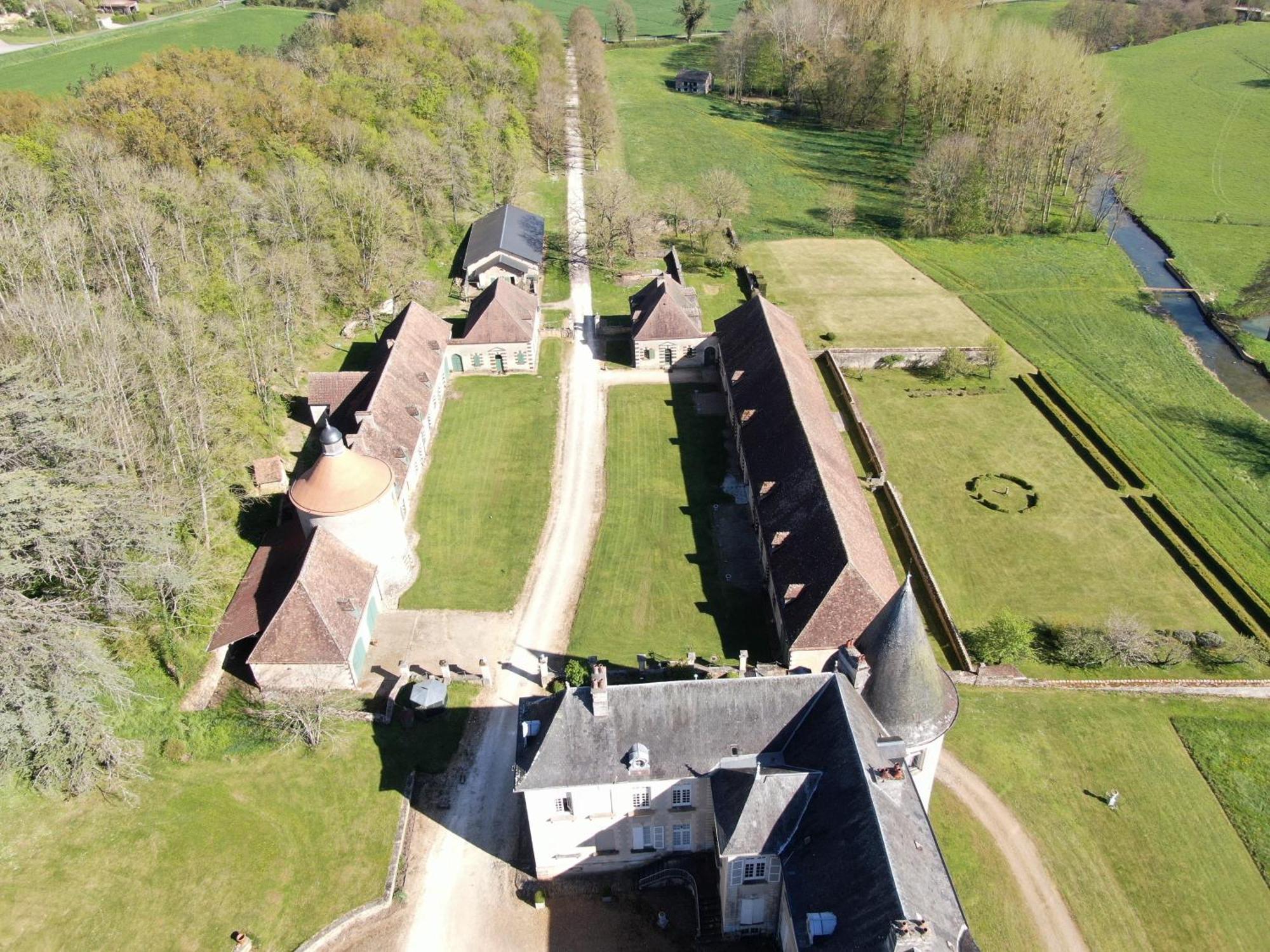 Chateau De Beaujeu Sens-Beaujeu Exterior foto